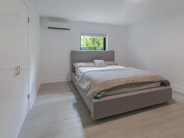 1955 Alamanda Dr — Photo 20