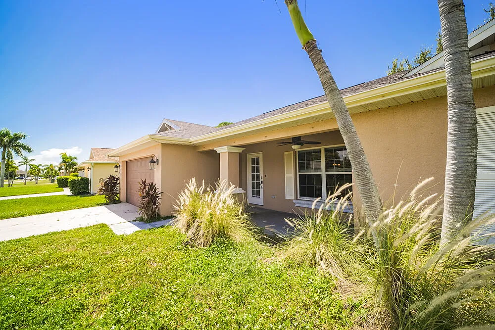 3 bed, 2.0 bath, 1574 sqft, $2,430 — Photo 3
