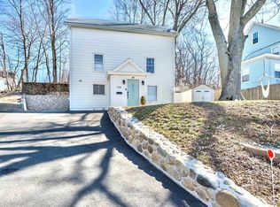 13-13 Center St #R, Woburn, MA 01801