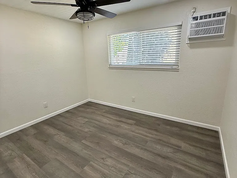 2518 G St #8 — Photo 9
