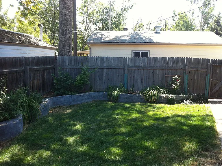 1726 11th St — Photo 33