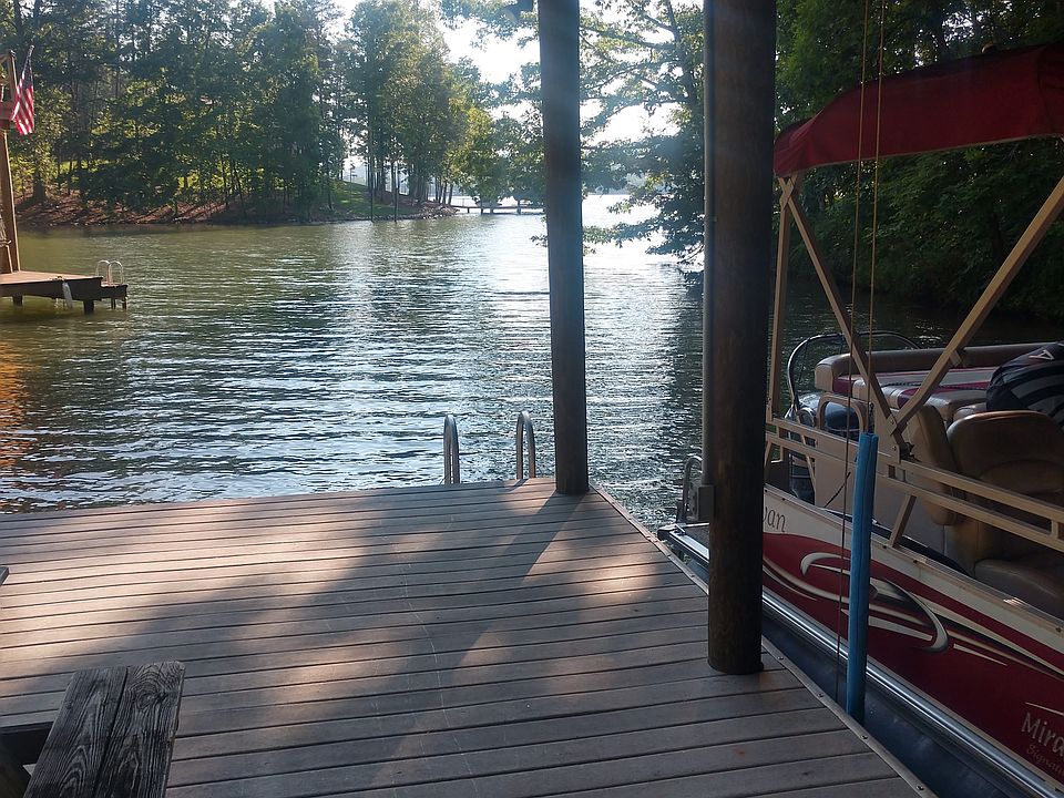 1st image of 208 E Cove Dr