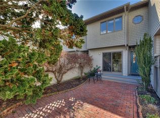 114 Windward Ln, Bristol, RI 02809