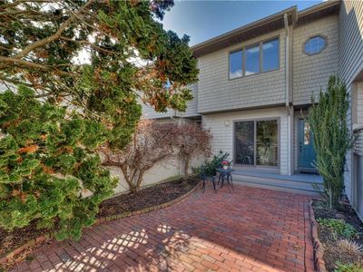 114 Windward Ln, Bristol, RI, 02809