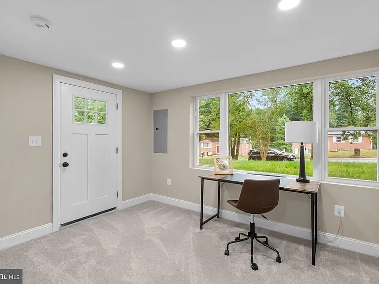 11 Arthur Dr W — Photo 5