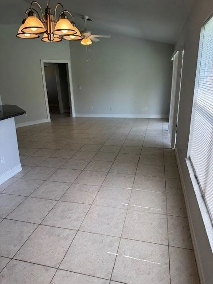 SW Cape Coral 3x2 single family home rental. — Photo 4