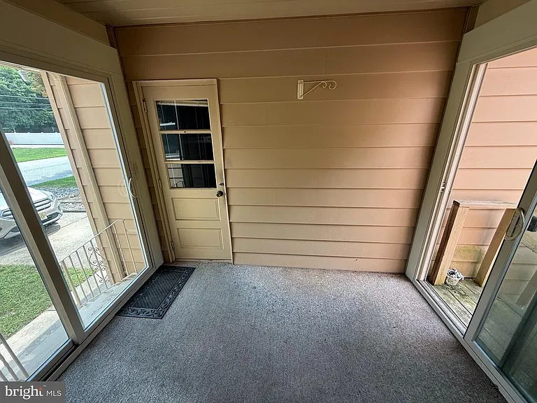 1236 Oak Ln — Photo 11