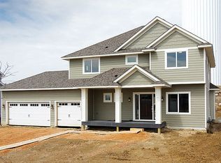 1126 Symphony Ln, Chaska, MN 55318