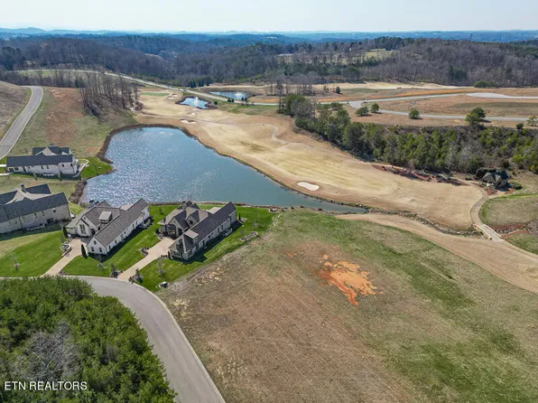 517 Navigator Dr, Lenoir City, TN 37772