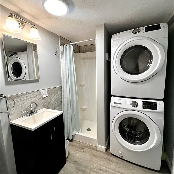 572 Main St #B — Photo 8