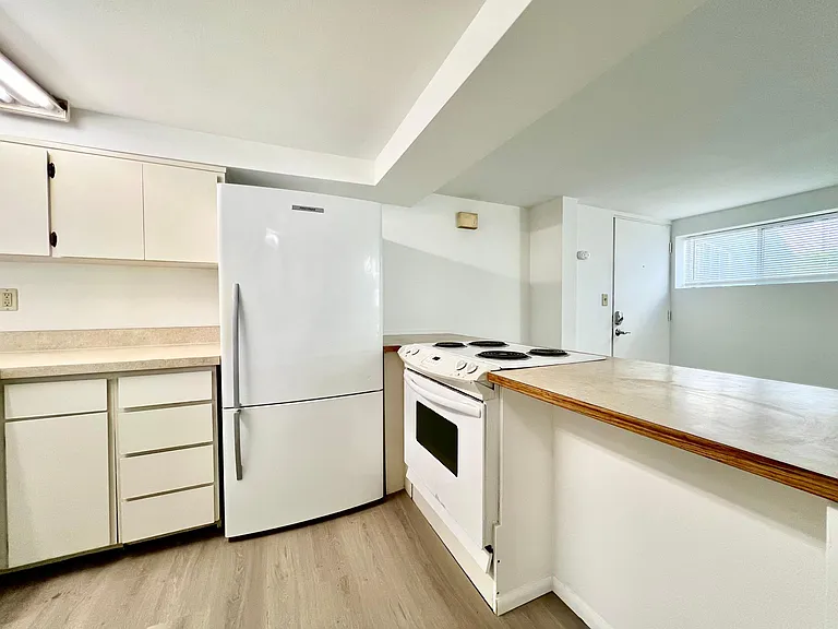 2421 NW 59th St #3 — Photo 4