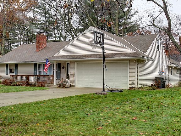 2nd image of 277 Cardinal Dr