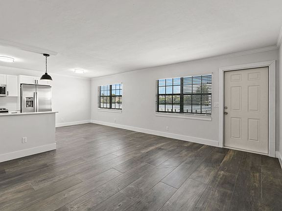 3rd image of 318-324 Southwind Dr #4