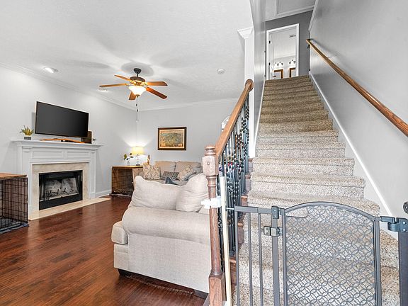 3rd image of 899 Cherry Blossom Ln