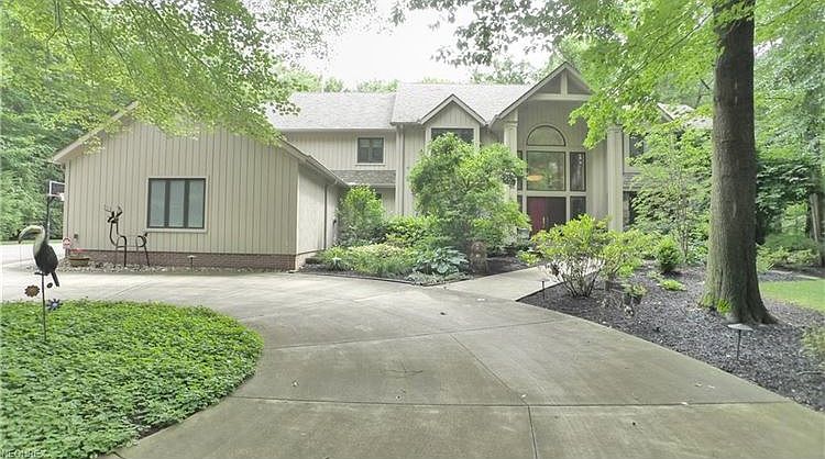 1st image of 70 Easton Ln