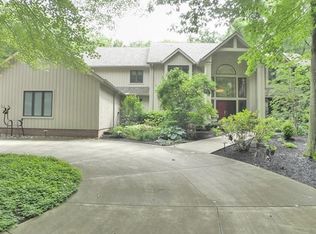 70 Easton Ln, Moreland Hills, OH 44022
