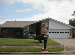 3153 Capitan Dr, Port Neches, TX 77651