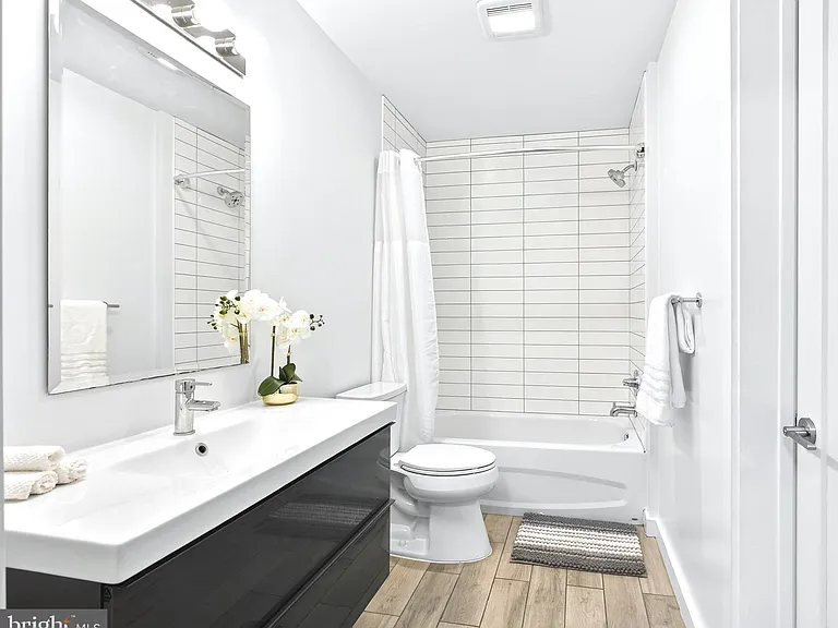 700 Roeder Rd #105 — Photo 9