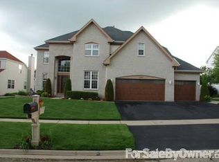 18250 W Old Pine Ct, Gurnee, IL 60031