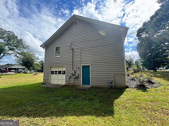 3rd image of 1456 Oak Rd
