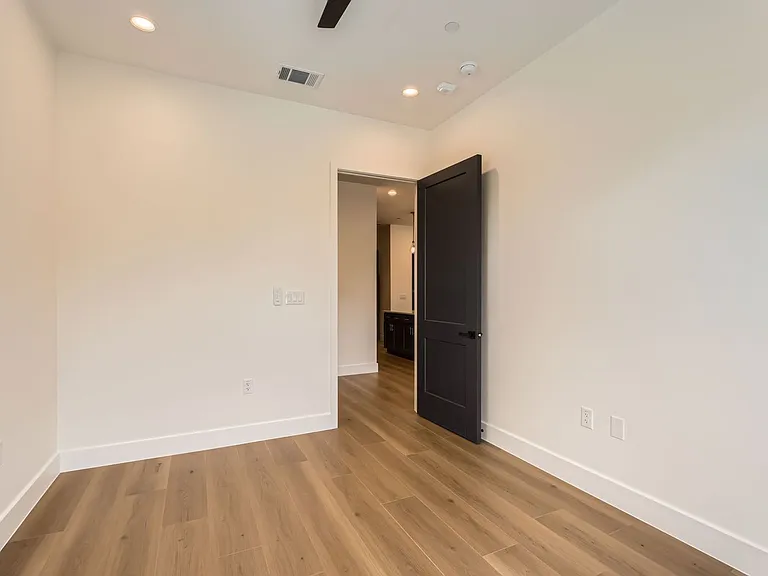 10899 S Hausman Rd #201 — Photo 16