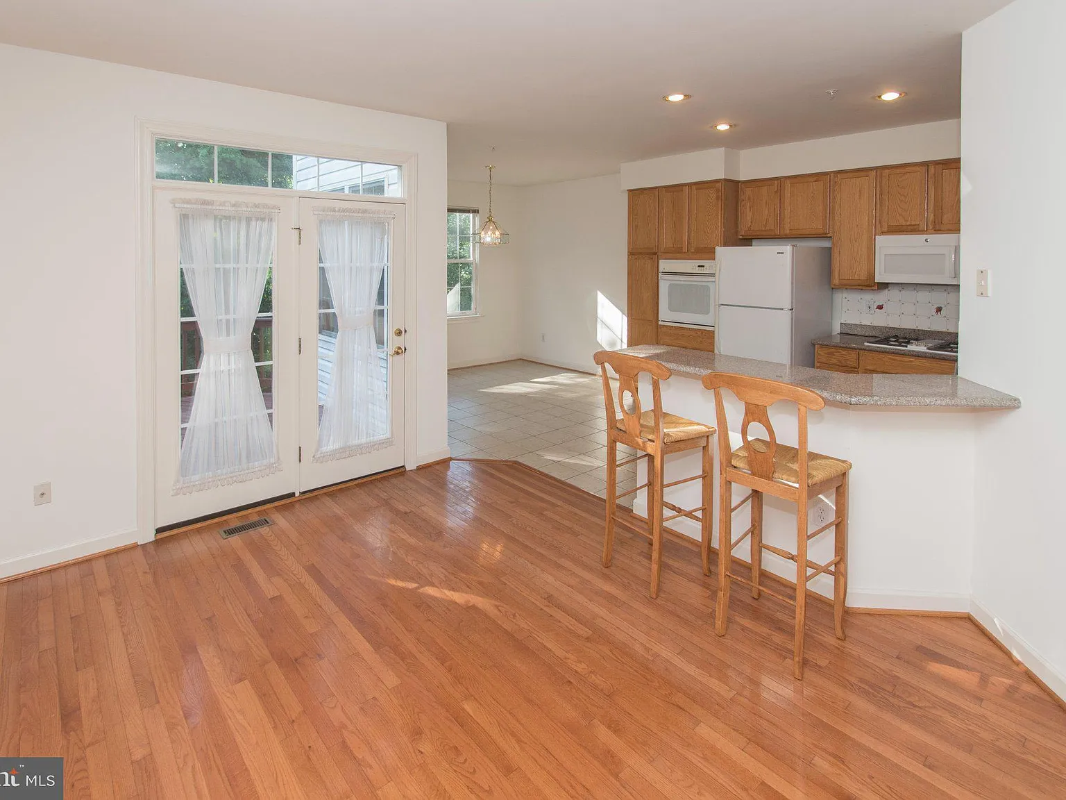 3 bed, 3.5 bath, 2944 sqft, $3,400 — Photo 4