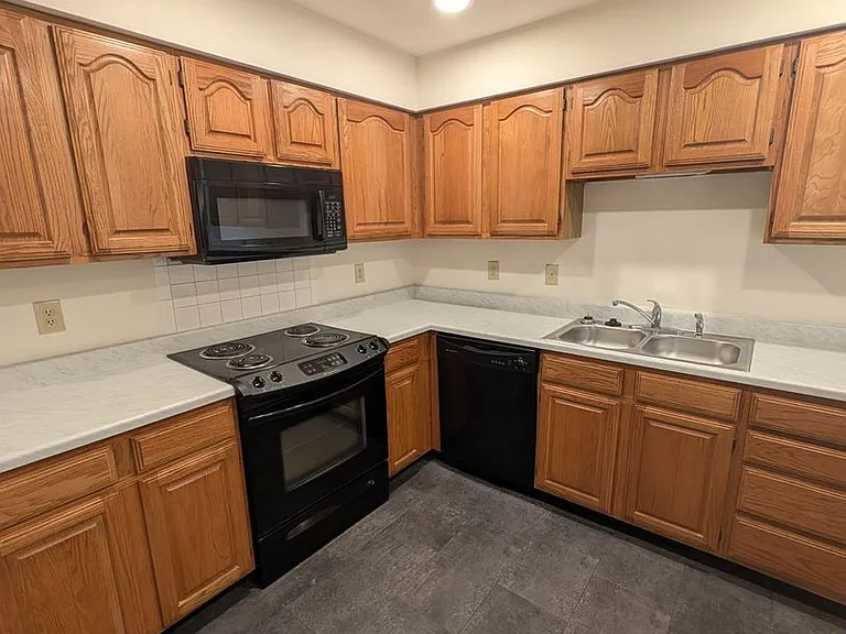 100 E Green Meadows Rd #9 — Photo 5