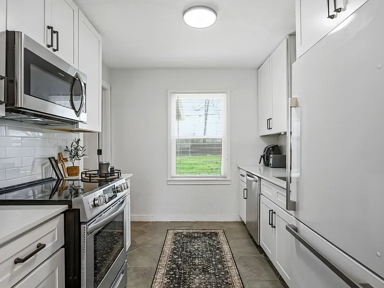 2837 S Hills Ave — Photo 13