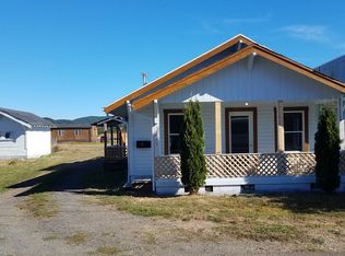 1035 Laurel Ave, Reedsport, OR 97467