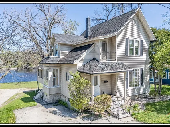 211 E Wolf River Ave, New London, WI 54961