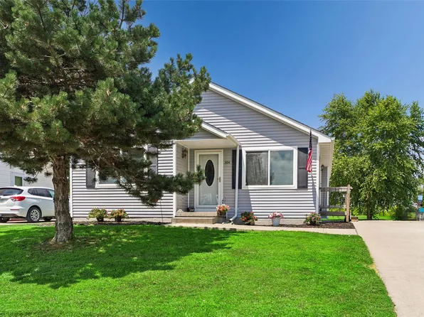 304 W 18th Pl, Indianola, IA 50125