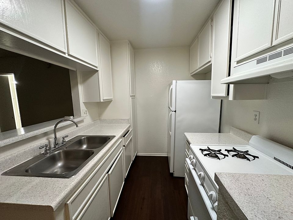 Unit 9 has the stainless steel oven now
