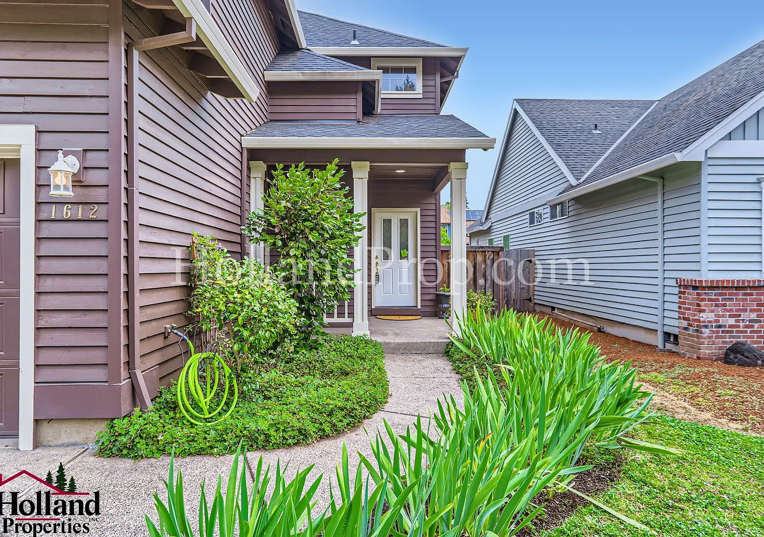 **Coming Soon** Beautiful Hillsboro Home With Spacious Garage And Fenced Yard! — Photo 4