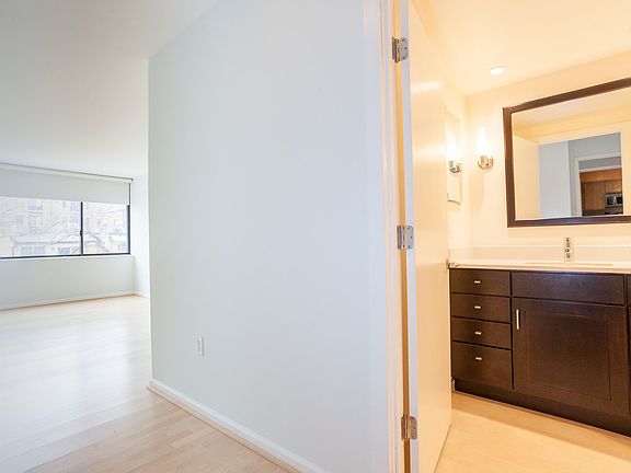 5th image of 2555 Pennsylvania Ave NW APT 614