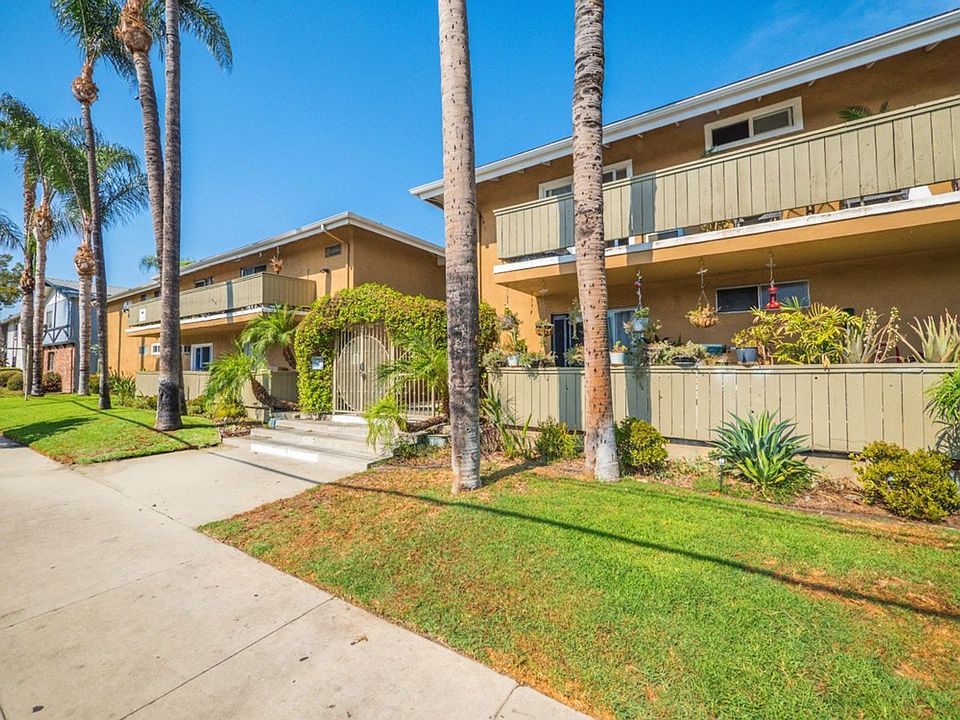 1st image of 20353 Saticoy St #8205