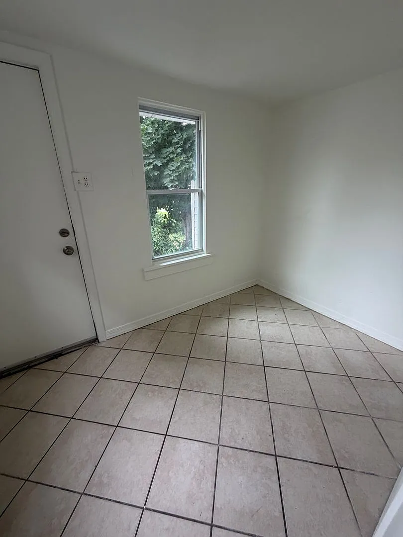 Renovated 4-Bedroom Home with Private Backyard Section 8 Applicants Accepted — Photo 4