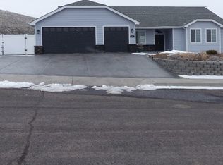 500 Dapple Grey Rd, Hines, OR 97738