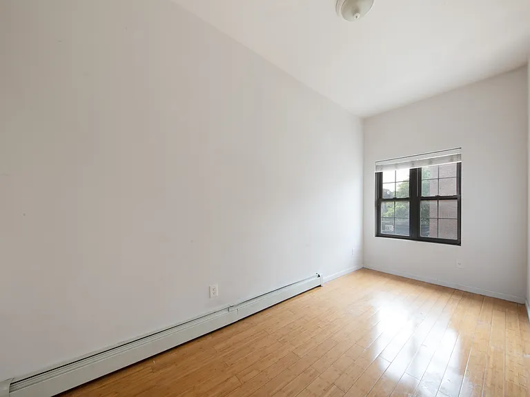 541 Gates Ave #3 — Photo 4