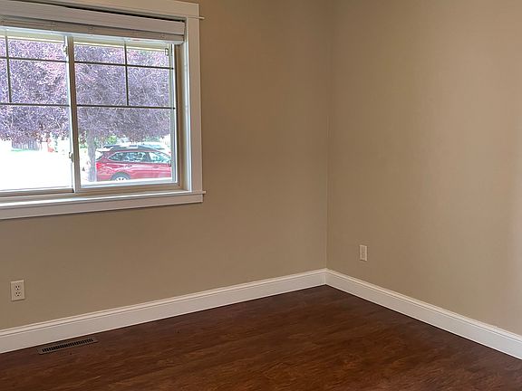4th image of 220 Mineral Ave