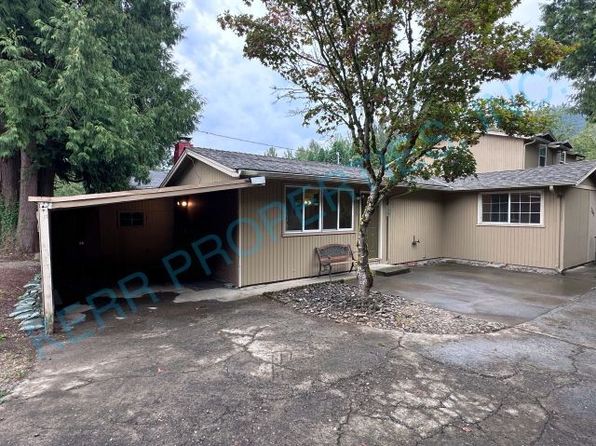 775 SE Roberts Ave