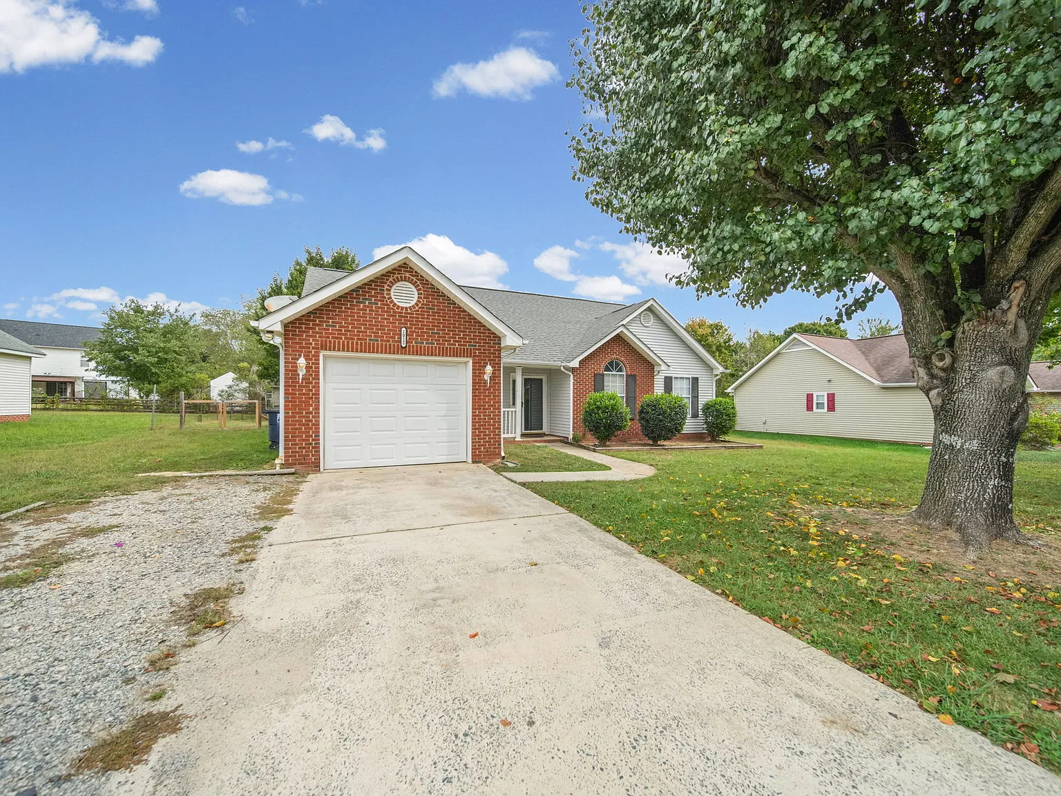 1012 Ridgefield Circle - 1 — Photo 2