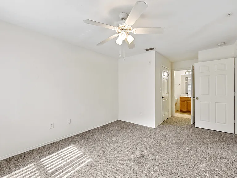 Cambridge Cove and Kathleen Pointe Apartment Homes — Photo 32