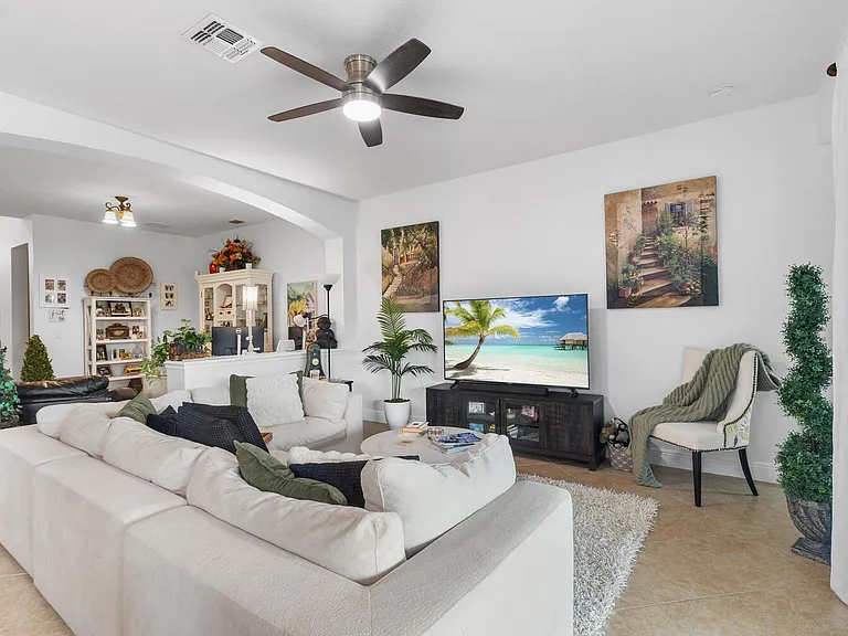 12170 SW Bennington Cir — Photo 3