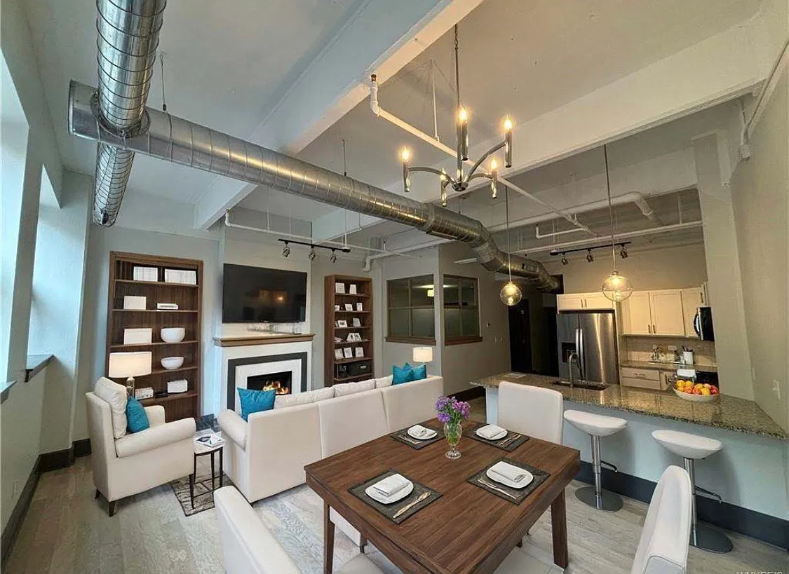 1 bed, 1040 sqft, $1,900 — Photo 3