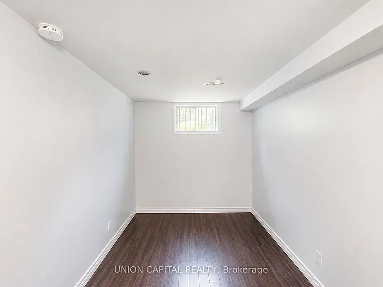 9 Sunbird Cres #BASEMENT — Photo 6
