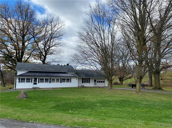 10362 Tapp Rd, East Bethany, NY 14054