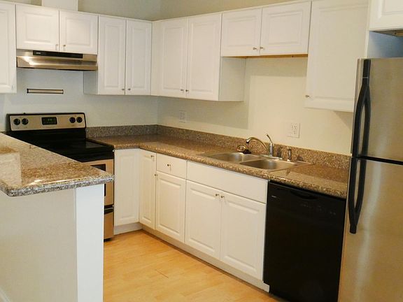 3rd image of 1626 N Fuller Ave APT 101
