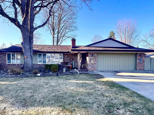 4749 Century Dr, Saginaw, MI 48638