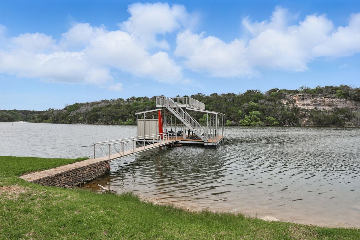 62-Dock landing 1113 Bluff Creek Cove