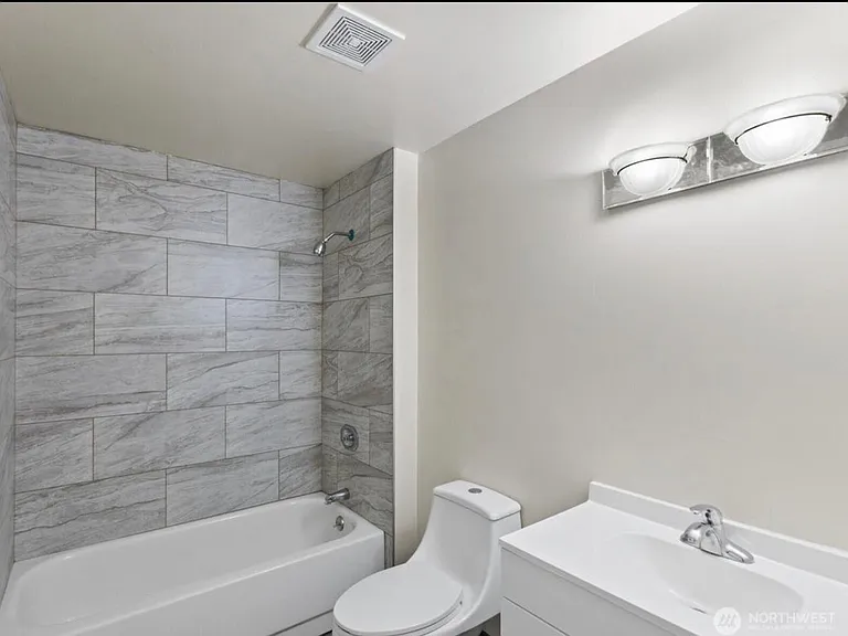 735 F St NE #A — Photo 2
